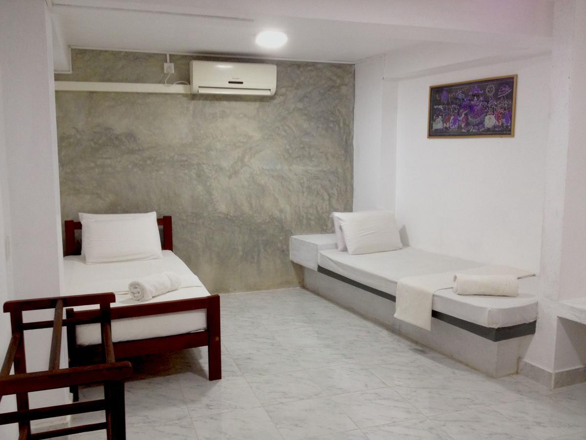 New Shangrela Beach Resort Амбалангода Екстериор снимка