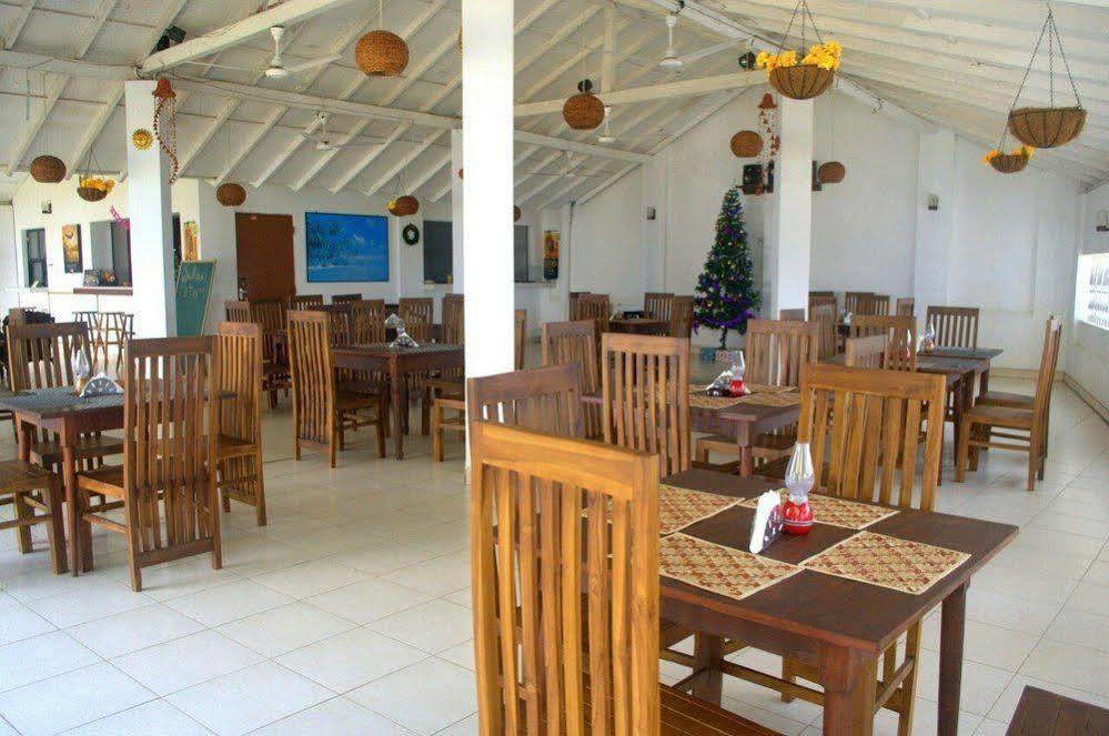 New Shangrela Beach Resort Амбалангода Екстериор снимка