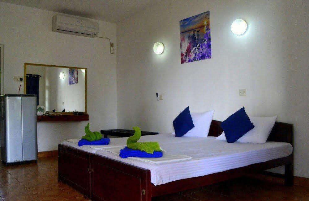 New Shangrela Beach Resort Амбалангода Екстериор снимка
