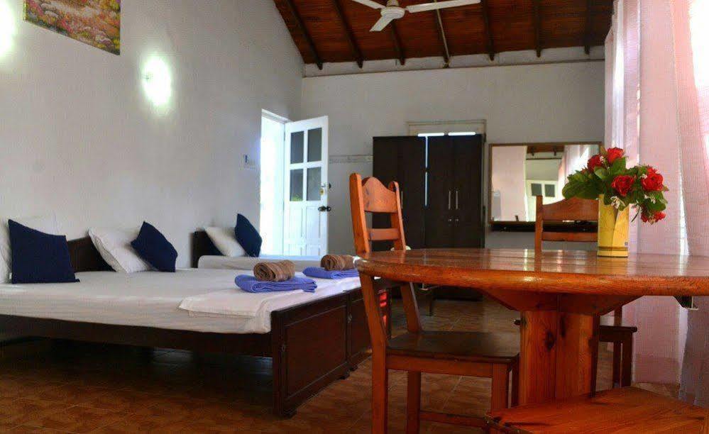 New Shangrela Beach Resort Амбалангода Екстериор снимка